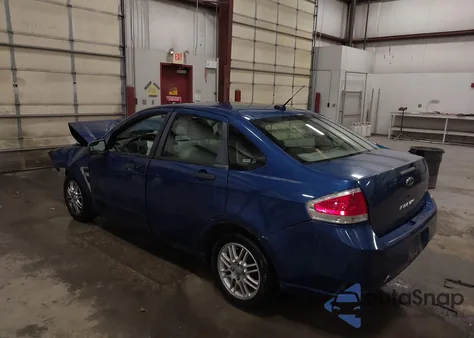 2008 Ford Focus Se/Ses z USA, uszkodzony, nr VIN 1FAHP35N88W253117